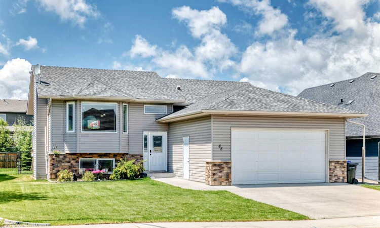 45 Vantage Crescent
