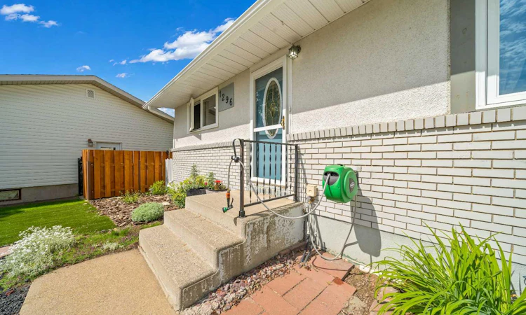 1296 Crockford Crescent NW