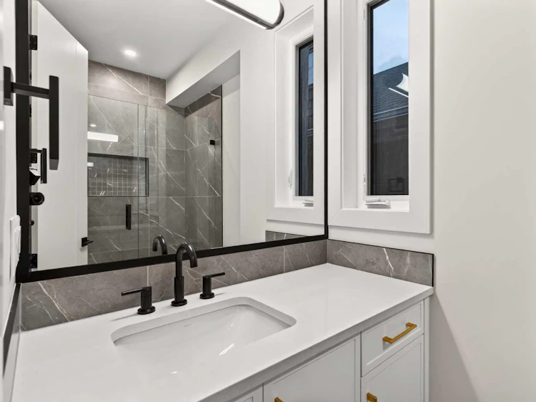 727 15 Street NW, Calgary, AB, T2N 2B3 - 39