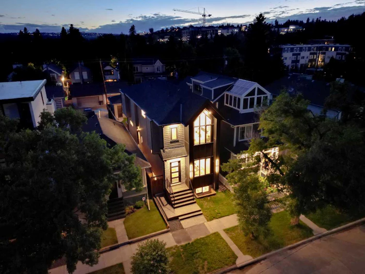 727 15 Street NW, Calgary, AB, T2N 2B3