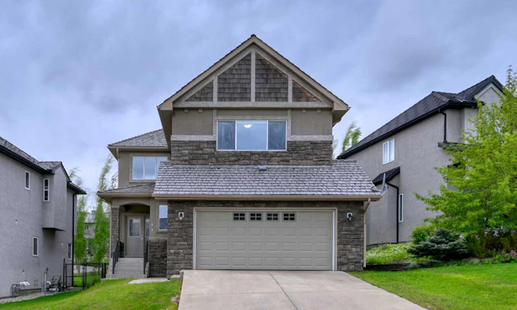 141 Royal Ridge Mount NW