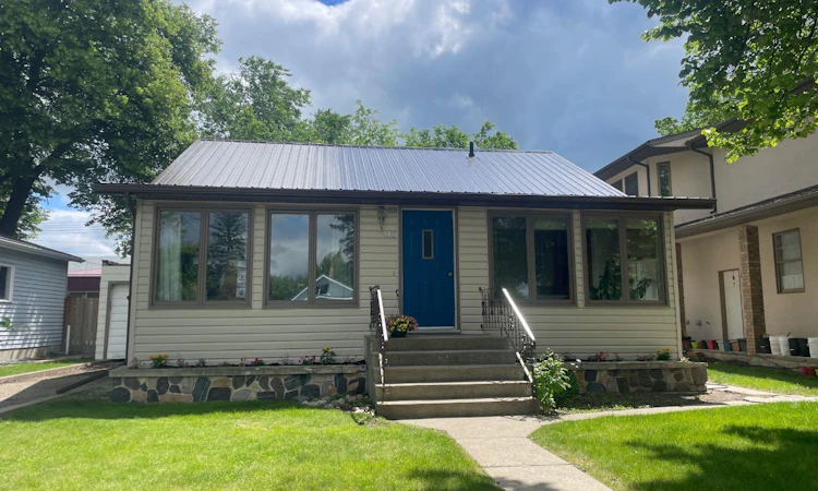 312 3 Street W