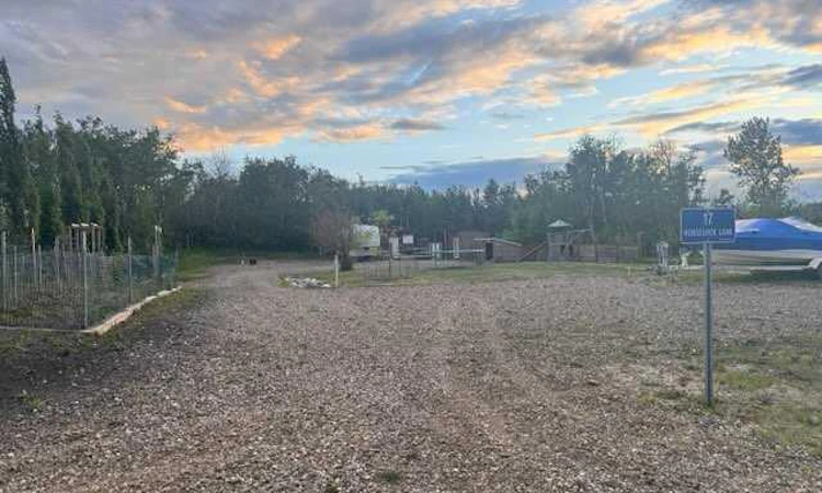 17 Horse Shoe Lane