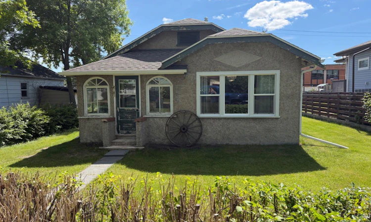 5003 55 Ave