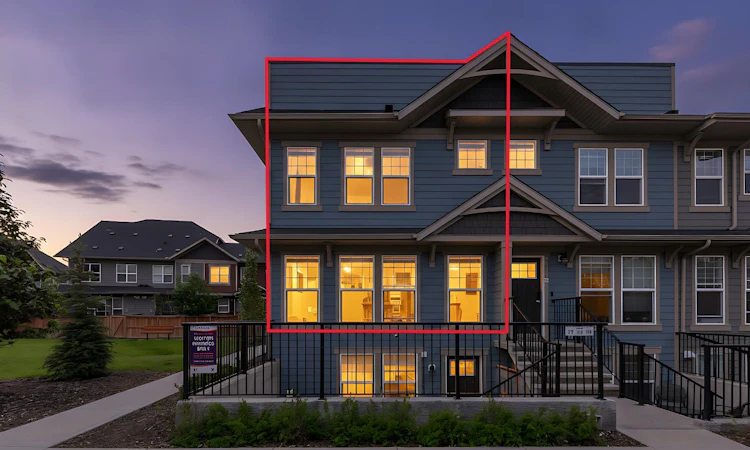 237 Cranbrook Square SE