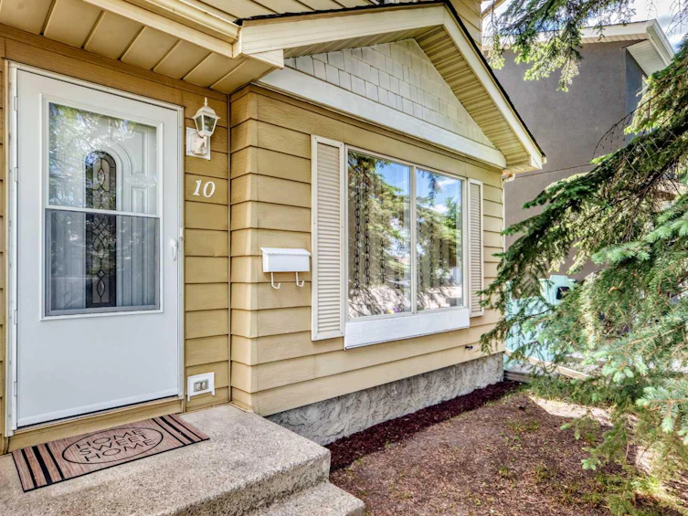 10 Erin Ridge Place SE, Calgary, AB, T2B 2W8