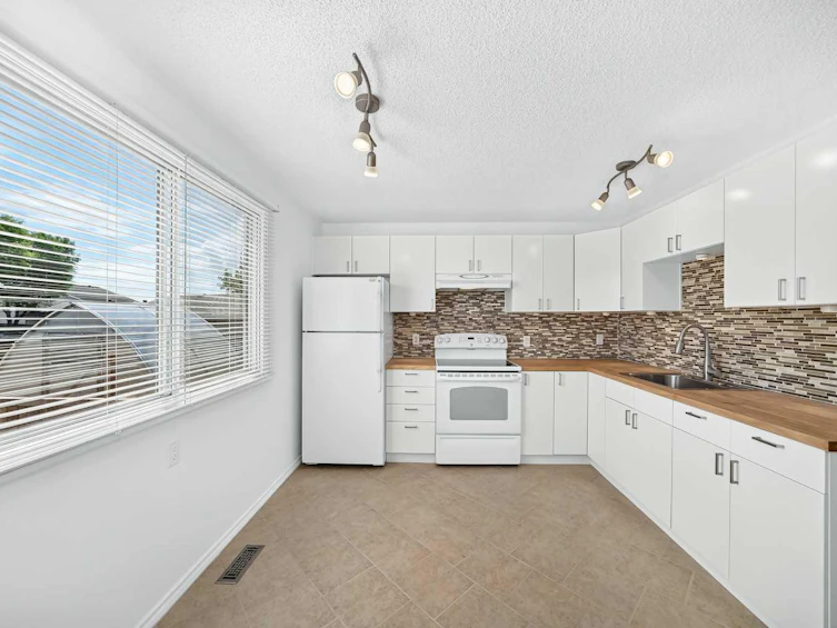 10 Erin Ridge Place SE, Calgary, AB, T2B 2W8 - 4