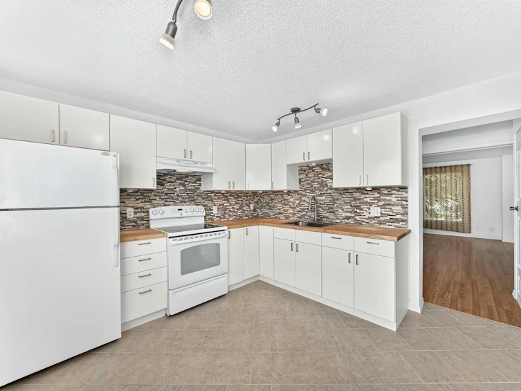10 Erin Ridge Place SE, Calgary, AB, T2B 2W8 - 3