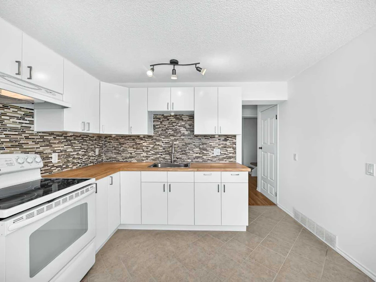 10 Erin Ridge Place SE, Calgary, AB, T2B 2W8 - 5