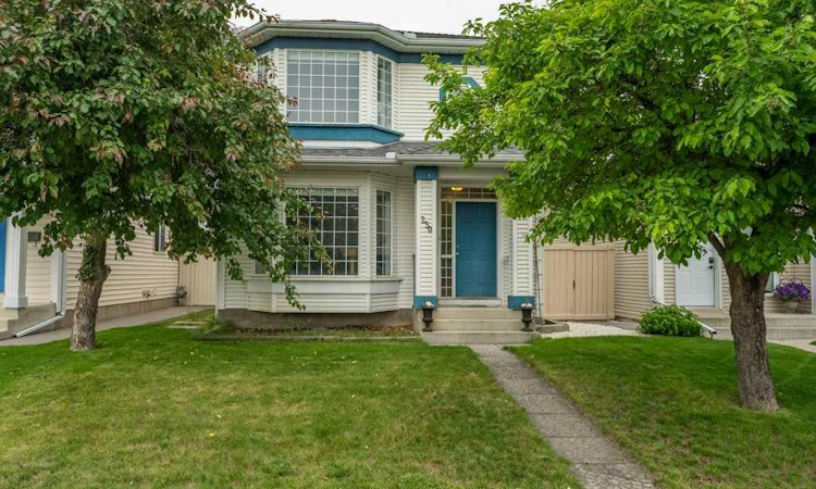 250 Mt Lorette Close SE