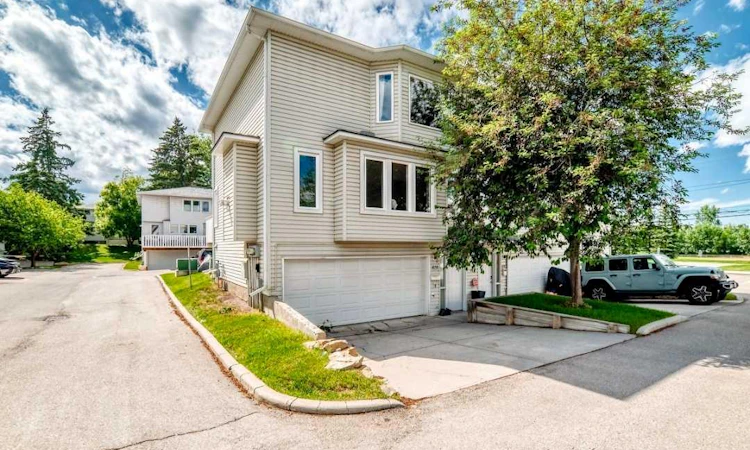 672 Killarney Glen Court SW