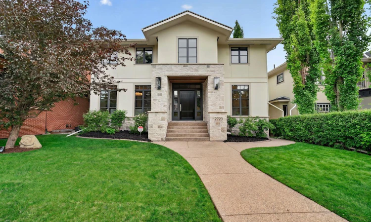 2720 10 Street SW