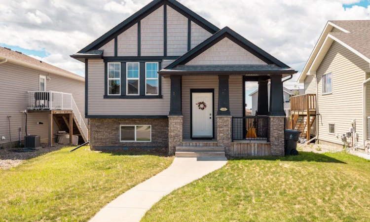 148 Mt Sundial Court W