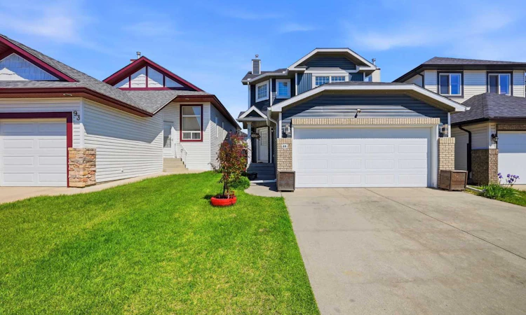 89 Saddlehorn Close NE