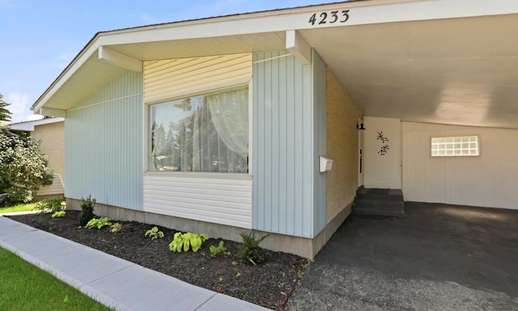 4233 33 Street