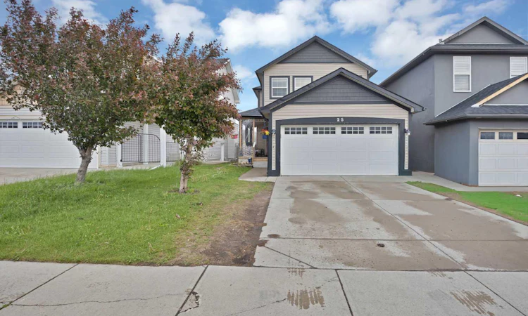 25 Martha's Meadow Place NE