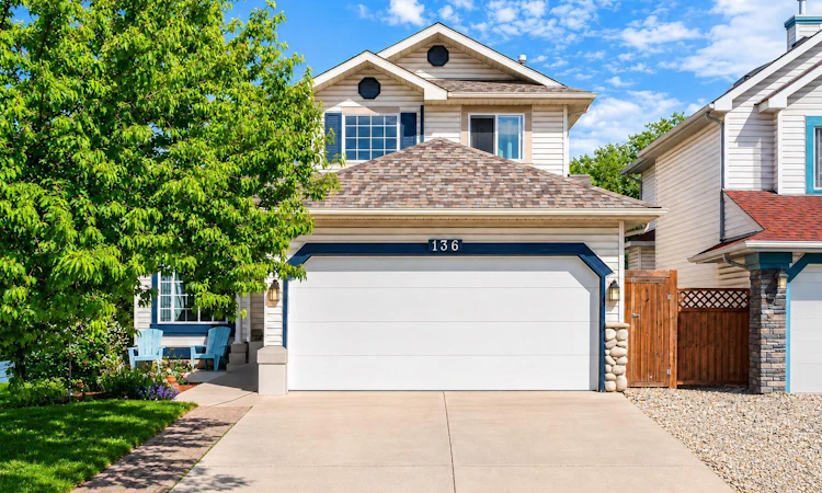 136 Douglas Glen Heath SE