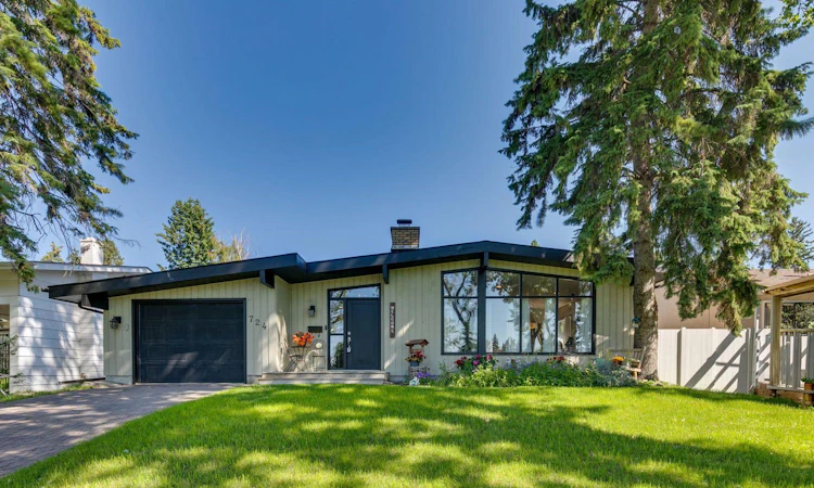 724 Willacy Drive SE