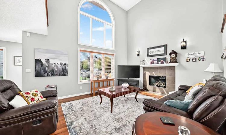 209 Crystal Green Point