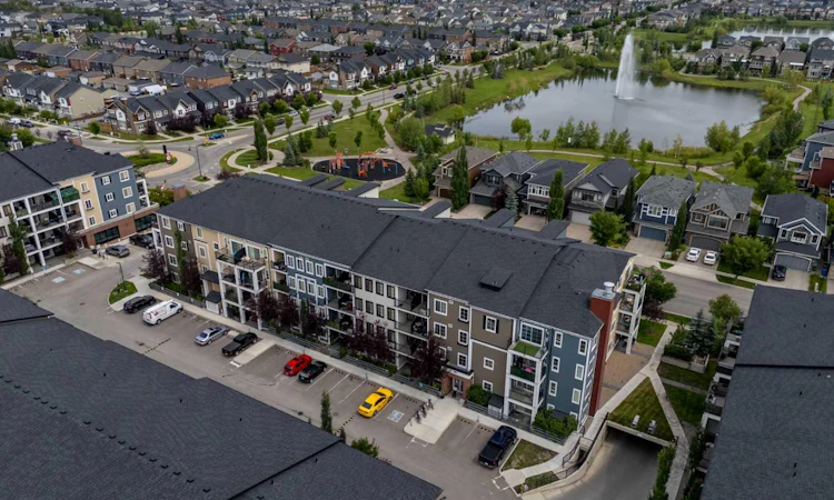 1216-215 Legacy Boulevard SE