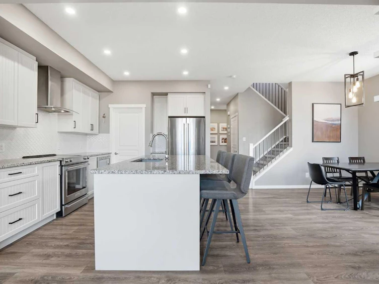 393 Masters Avenue SE, Calgary, AB, T3M 2N7 - 5