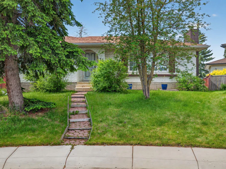 35 Penworth Place SE, Calgary, AB, T2A 4G4