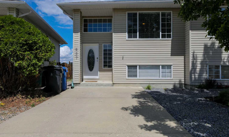 857 Blackfoot Terrace W