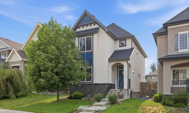 170 Mahogany Heights SE