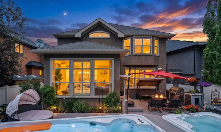 11 Aspen Cliff Place SW