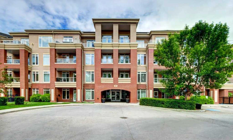 105-2 Hemlock Crescent SW