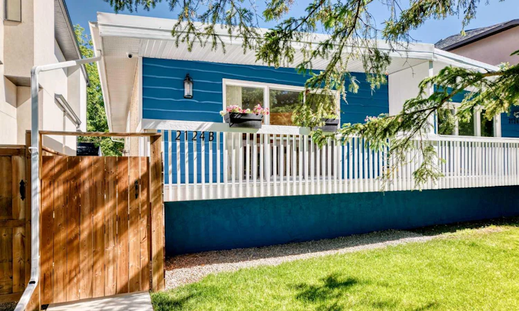 2124B 52 Avenue SW