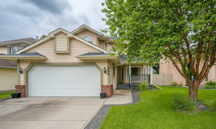 308 Douglasbank Drive SE
