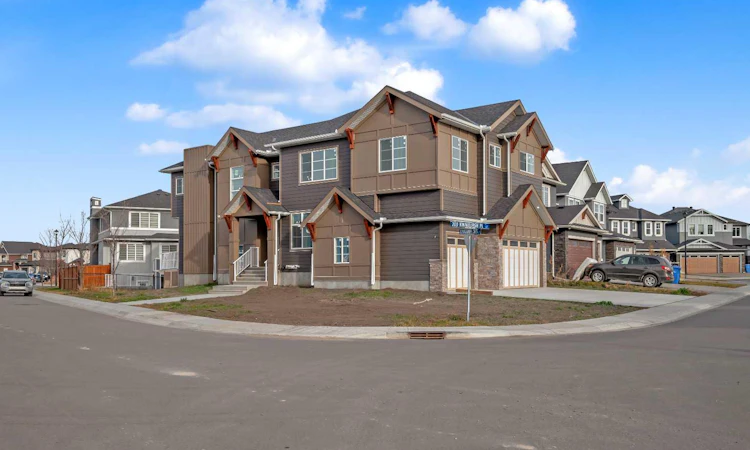 203 Kinniburgh Place