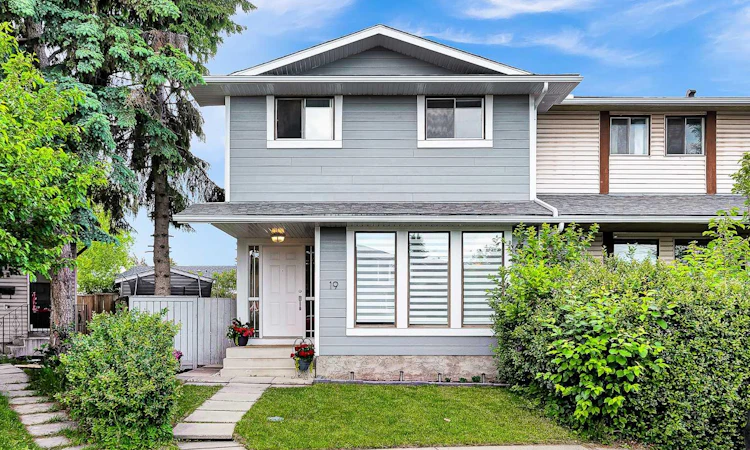 19 Templeton Bay NE
