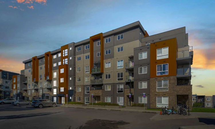 312-10 Kincora Glen Park NW
