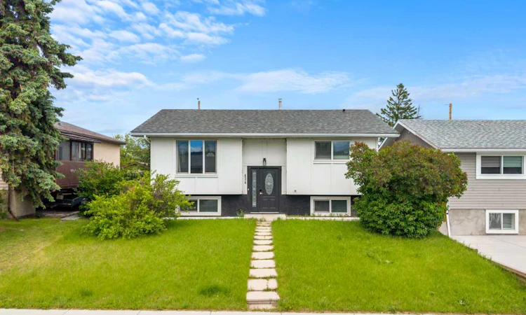 424 Penbrooke Crescent SE