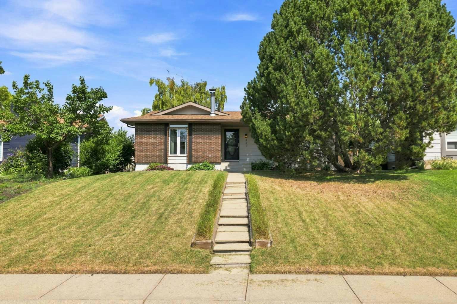 331 Queensland Circle SE, Calgary, AB, T2J 4E3