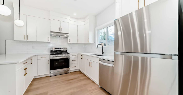 6305 62 Street NW, Calgary, AB, T3B 2C4 - 5