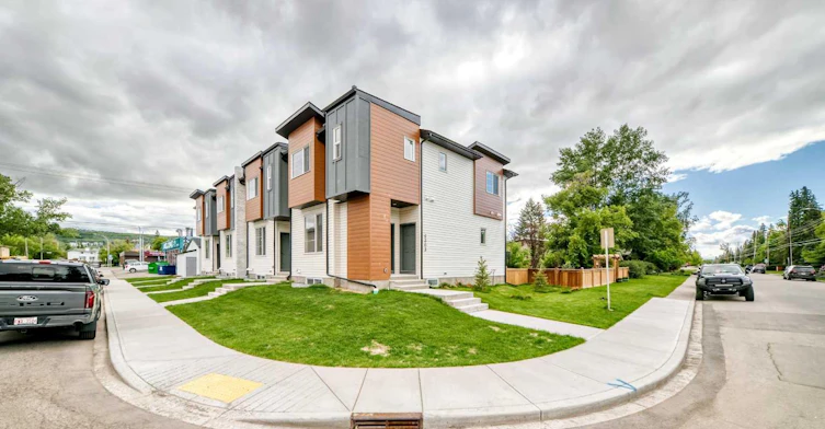 B-6305 62 Street NW, Calgary, AB, T3B 2C4