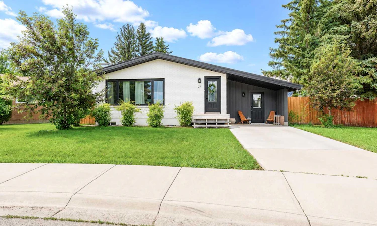 27 Laurel Place W