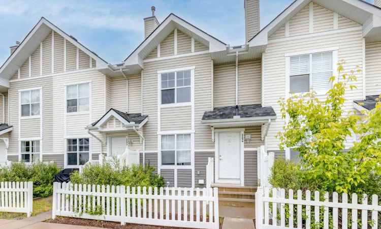3294 New Brighton Gardens SE