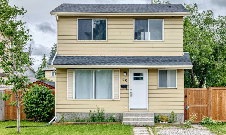 60 Erin Mount Crescent SE