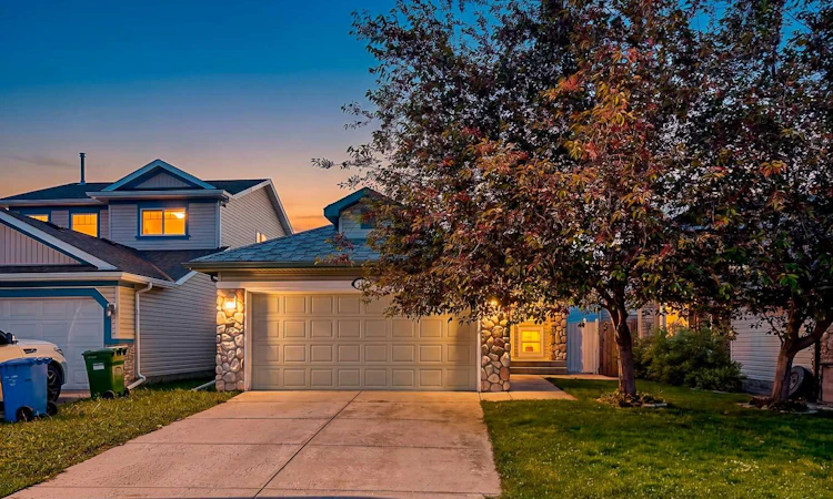 236 Covepark Close NE