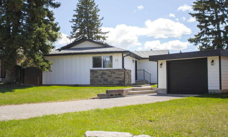 77 Ferncliff Crescent SE