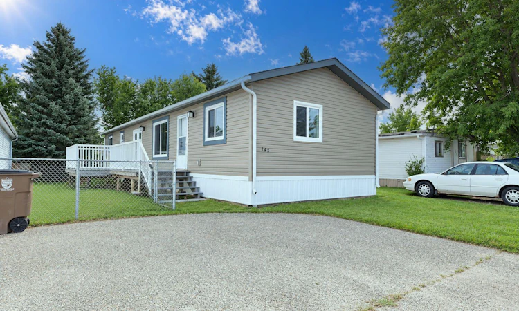144 Birch Street W