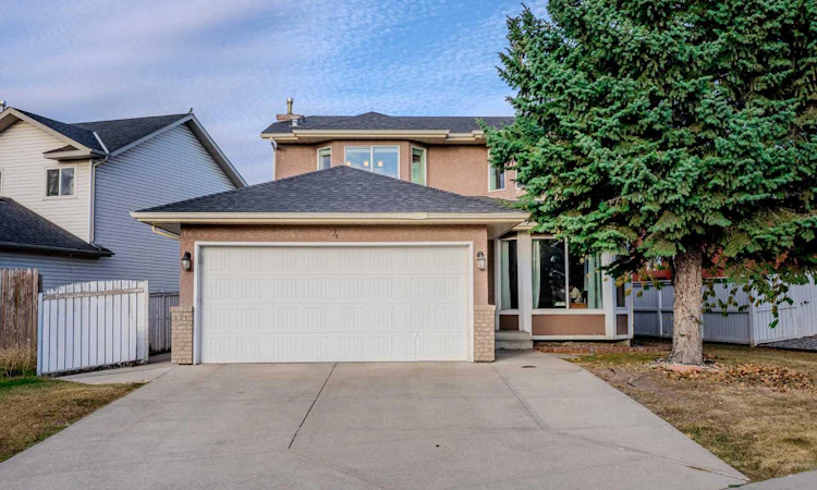 4 Del Ray Crescent NE