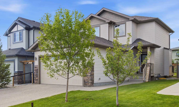 105 Wildrose Green