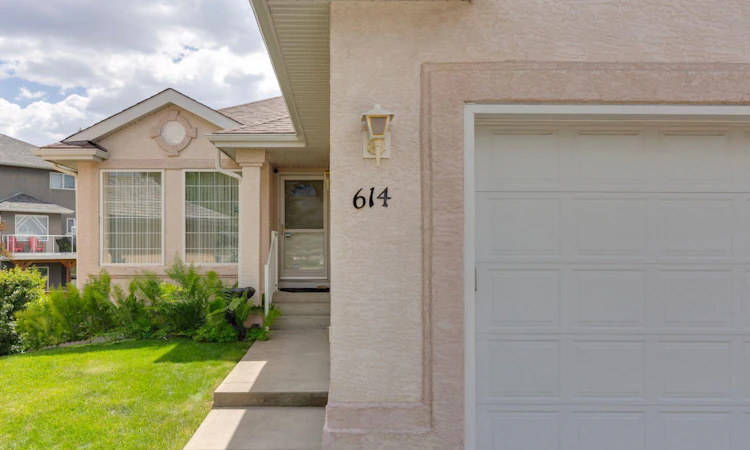 614 Sierra Madre Court SW