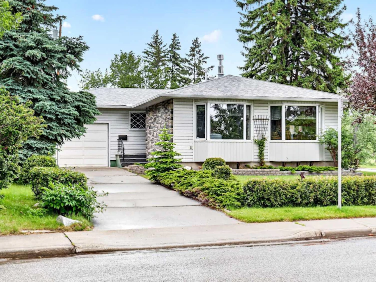 3227 Collingwood Drive NW, Calgary, AB, T2L 0R7 - 2