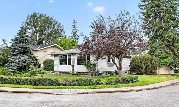 3227 Collingwood Drive NW